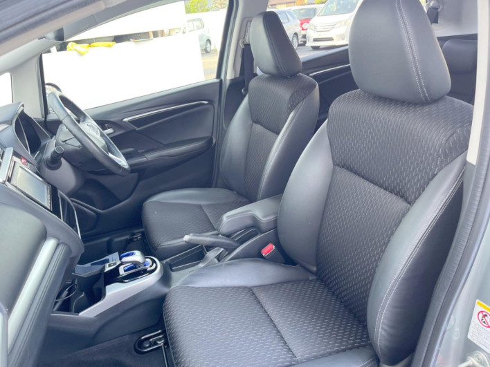 2014 Honda Fit Hybrid DAA-GP5 (UW-69f1f6e30da70)[21]