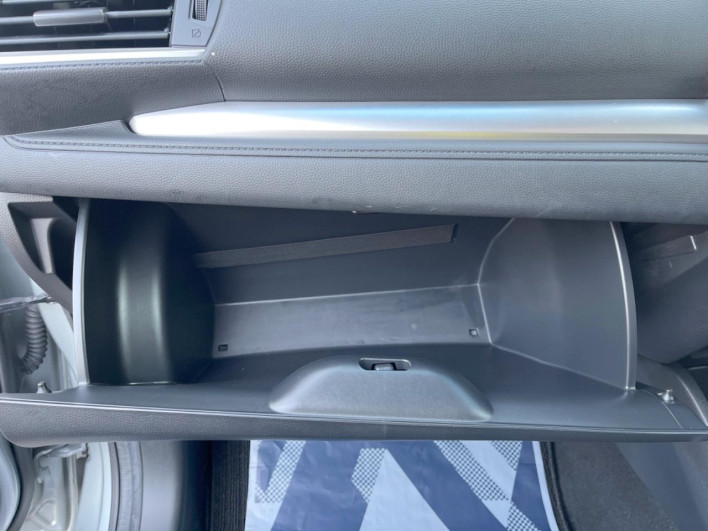 2014 Honda Fit Hybrid DAA-GP5 (UW-69f1f6e30da70)[22]