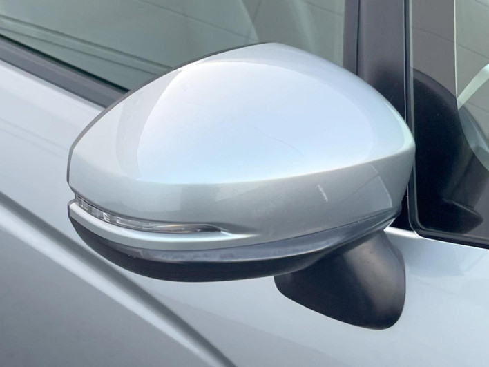 2014 Honda Fit Hybrid DAA-GP5 (UW-69f1f6e30da70)[10]