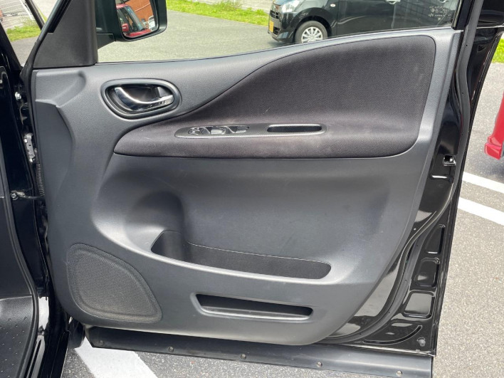 2013 Nissan Serena DAA-HC26 (UW-69f1f6ee3ab2f)[23]