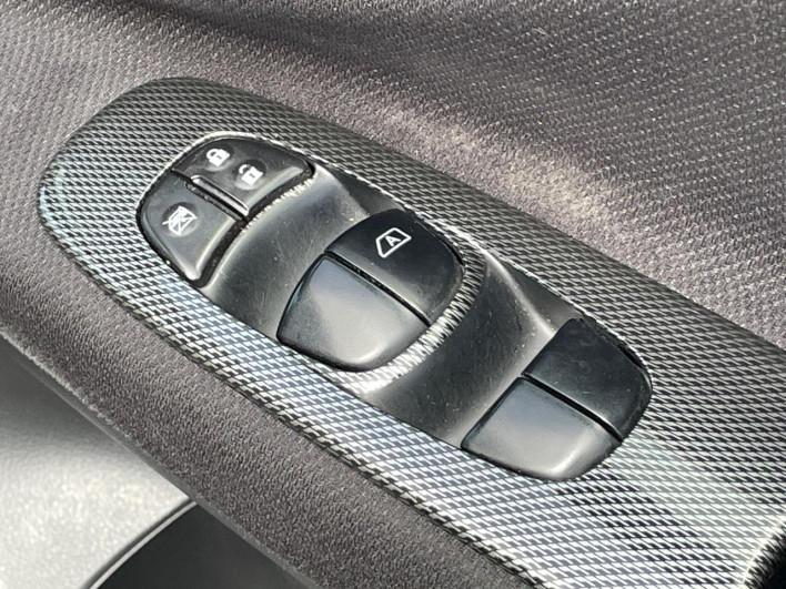 2013 Nissan Serena DAA-HC26 (UW-69f1f6ee3ab2f)[24]