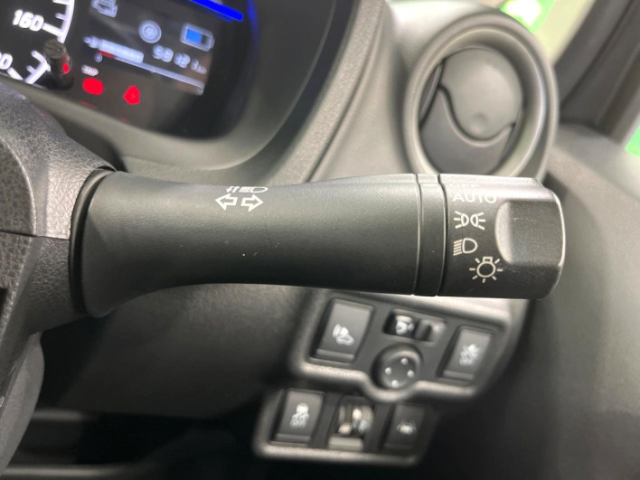 2017 Nissan Note DAA-HE12 (UW-69f1f6efe3ebd)[22]