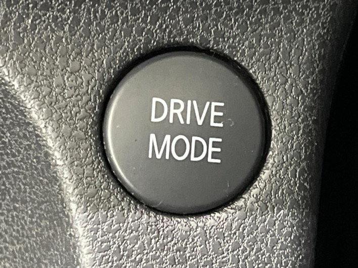 2018 Nissan Note DAA-HE12 (UW-69f1f6f0e355a)[26]