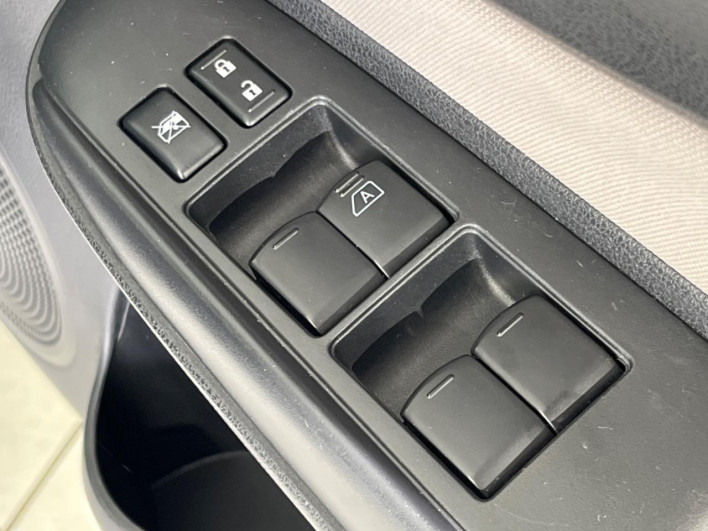 2018 Nissan Note DAA-HE12 (UW-69f1f6f0e355a)[17]