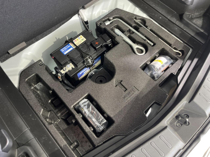 2018 Nissan Note DAA-HE12 (UW-69f1f6f0e355a)[12]