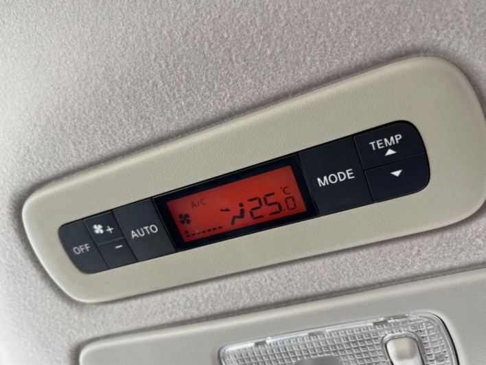 2013 Nissan Serena DAA-HFC26 (UW-69f1f6f3d67e7)[25]