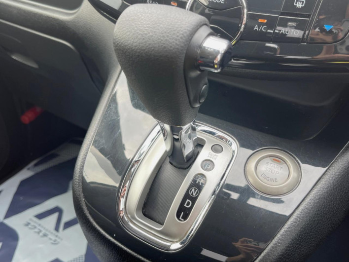 2013 Nissan Serena DAA-HFC26 (UW-69f1f6f3d67e7)[12]