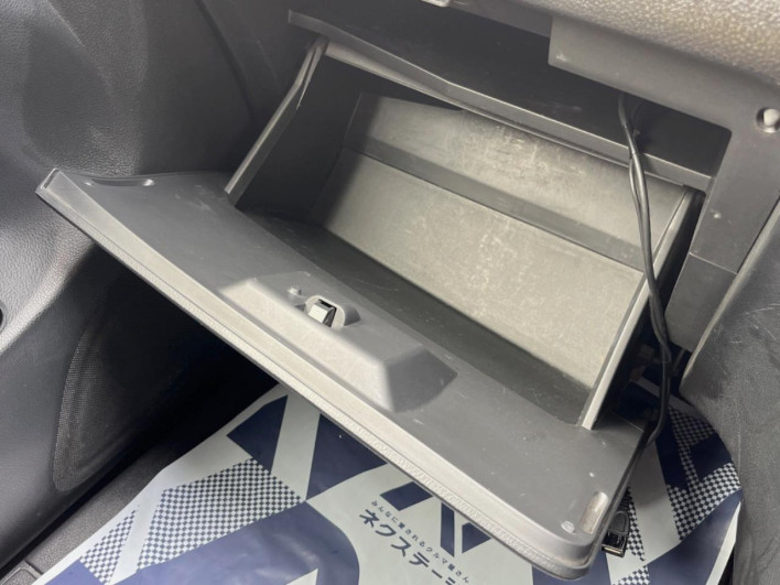 2013 Nissan Serena DAA-HFC26 (UW-69f1f6f3d67e7)[16]