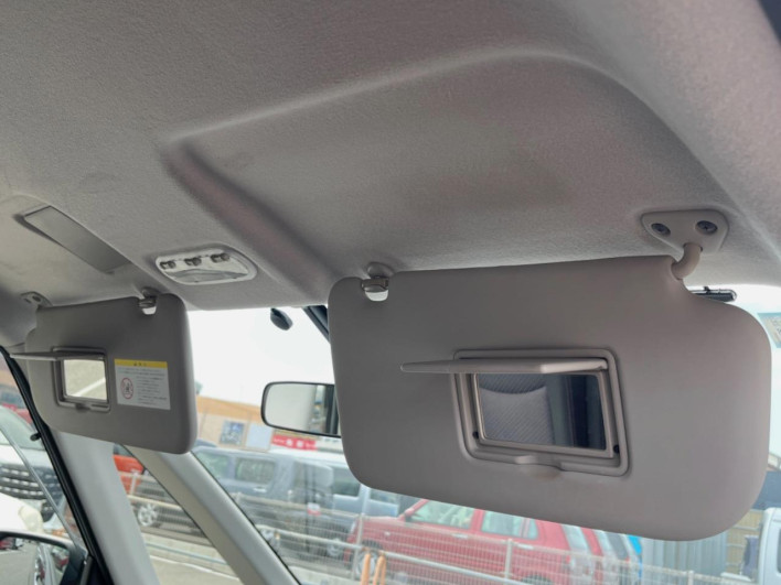 2013 Nissan Serena DAA-HFC26 (UW-69f1f6f3d67e7)[17]