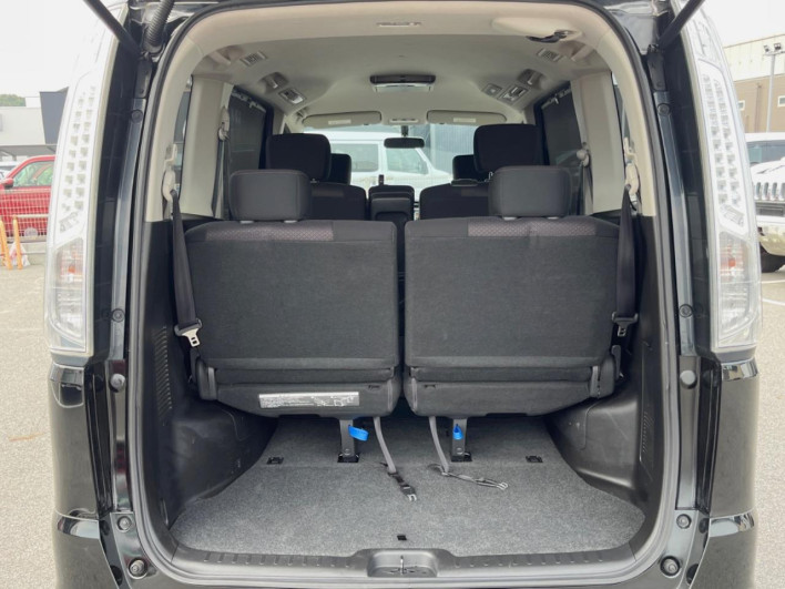 2013 Nissan Serena DAA-HFC26 (UW-69f1f6f3d67e7)[27]