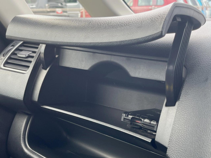 2013 Nissan Serena DAA-HFC26 (UW-69f1f6f3d67e7)[14]