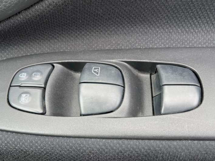 2013 Nissan Serena DAA-HFC26 (UW-69f1f6f3d67e7)[9]