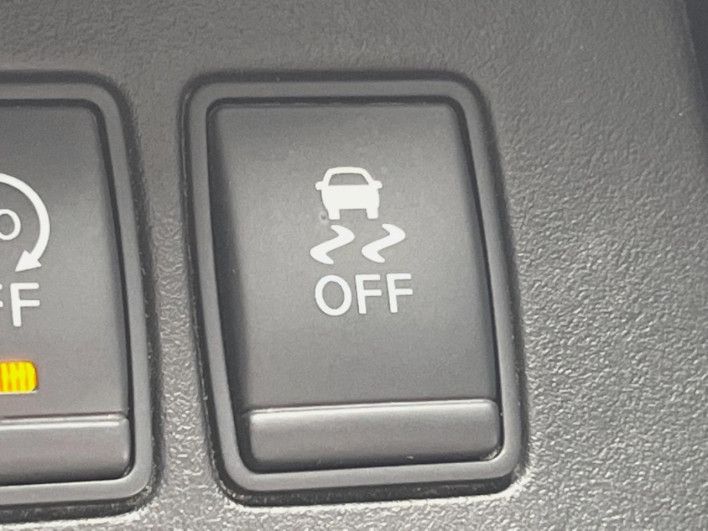 2013 Nissan Serena DAA-HFC26 (UW-69f1f6f3d67e7)[10]