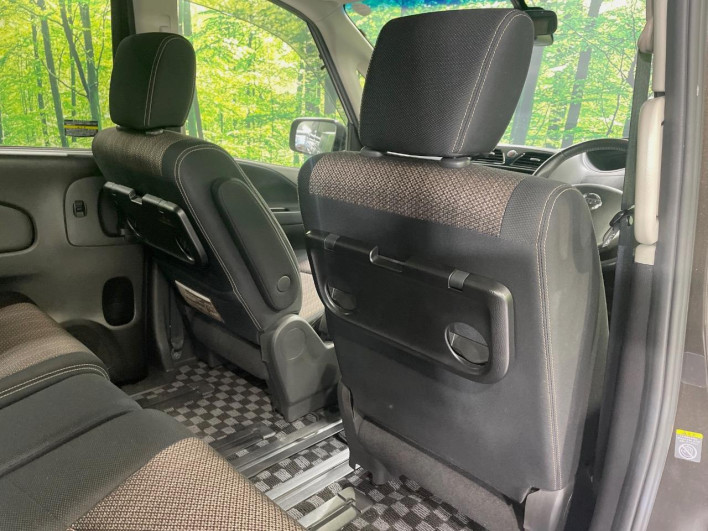 2014 Nissan Serena DAA-HFC26 (UW-69f1f6f43fa8a)[28]