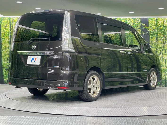 2014 Nissan Serena DAA-HFC26 (UW-69f1f6f43fa8a)[16]