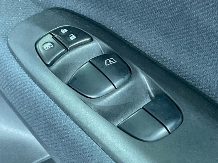 2014 Nissan Serena DAA-HFC26 (UW-69f1f6f43fa8a)[26]