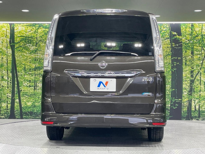 2014 Nissan Serena DAA-HFC26 (UW-69f1f6f43fa8a)[17]