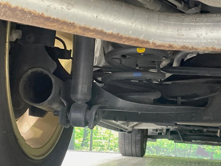 2014 Nissan Serena DAA-HFC26 (UW-69f1f6f43fa8a)[21]