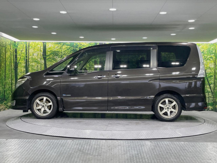 2014 Nissan Serena DAA-HFC26 (UW-69f1f6f43fa8a)[19]