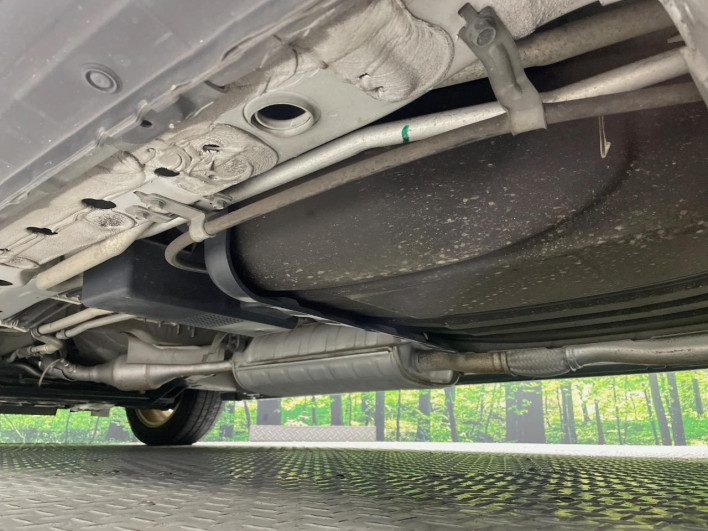 2014 Nissan Serena DAA-HFC26 (UW-69f1f6f43fa8a)[20]