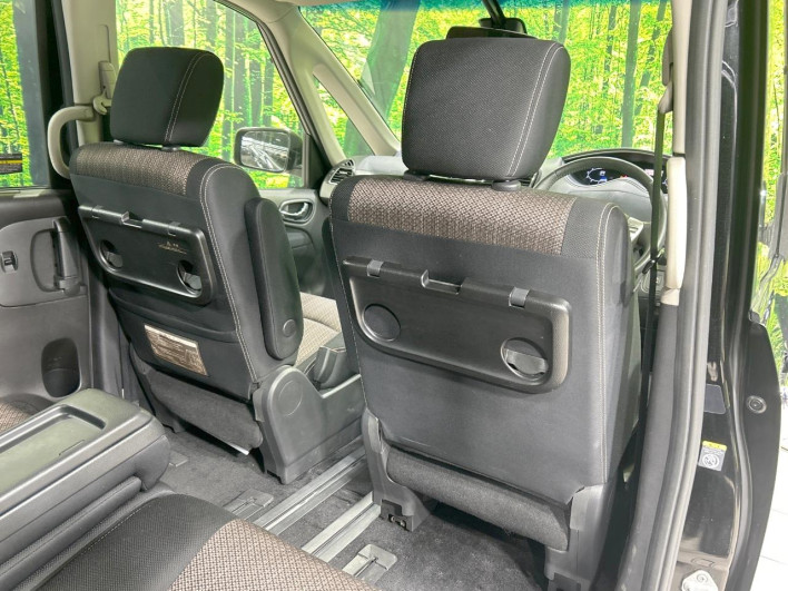 2014 Nissan Serena DAA-HFC26 (UW-69f1f6f472525)[28]