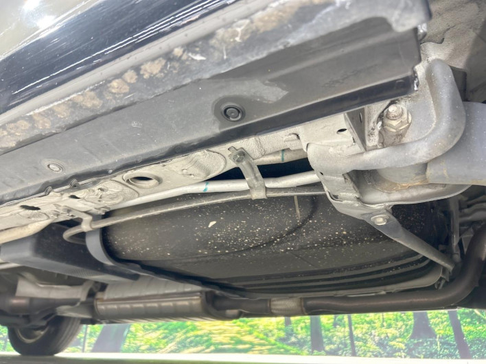 2014 Nissan Serena DAA-HFC26 (UW-69f1f6f472525)[21]