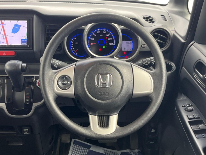 2013 Honda N-BOX CUSTOM DBA-JF1 (UW-69f1f703ee1a6)[26]