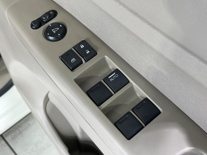 2013 Honda N-BOX DBA-JF1 (UW-69f1f7043807b)[24]