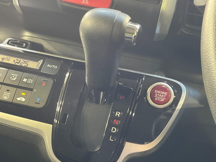 2016 Honda N-BOX CUSTOM DBA-JF1 (UW-69f1f707bed8f)[9]