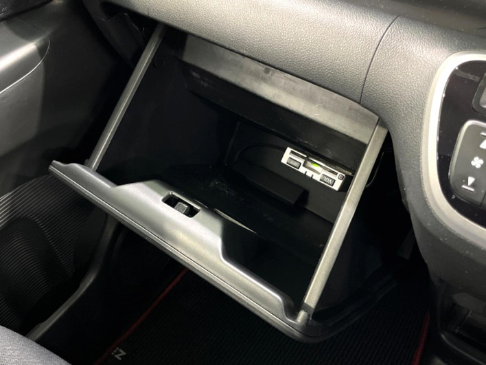 2014 Honda N-BOX CUSTOM DBA-JF1 (UW-69f1f70813998)[29]