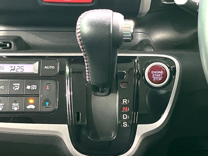 2014 Honda N-BOX CUSTOM DBA-JF1 (UW-69f1f70813998)[20]