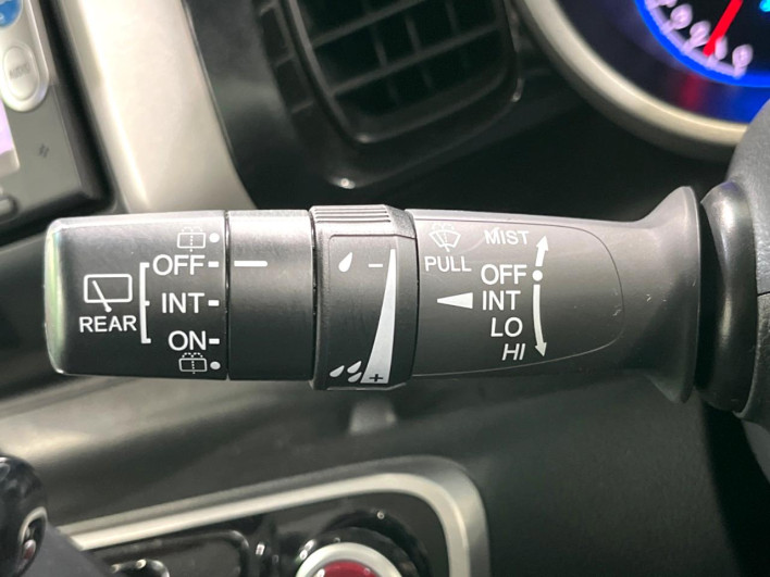 2014 Honda N-BOX CUSTOM DBA-JF1 (UW-69f1f70813998)[25]