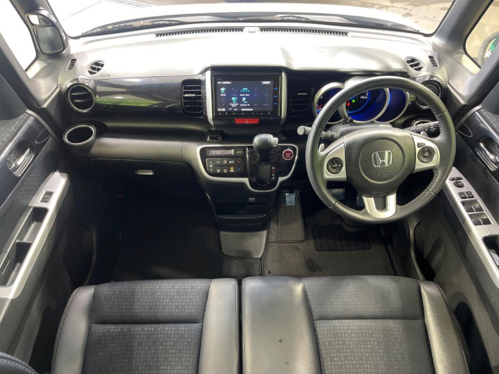 2015 Honda N-BOX CUSTOM DBA-JF1 (UW-69f1f7085e05e)[29]