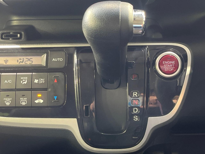 2015 Honda N-BOX CUSTOM DBA-JF1 (UW-69f1f7085e05e)[22]