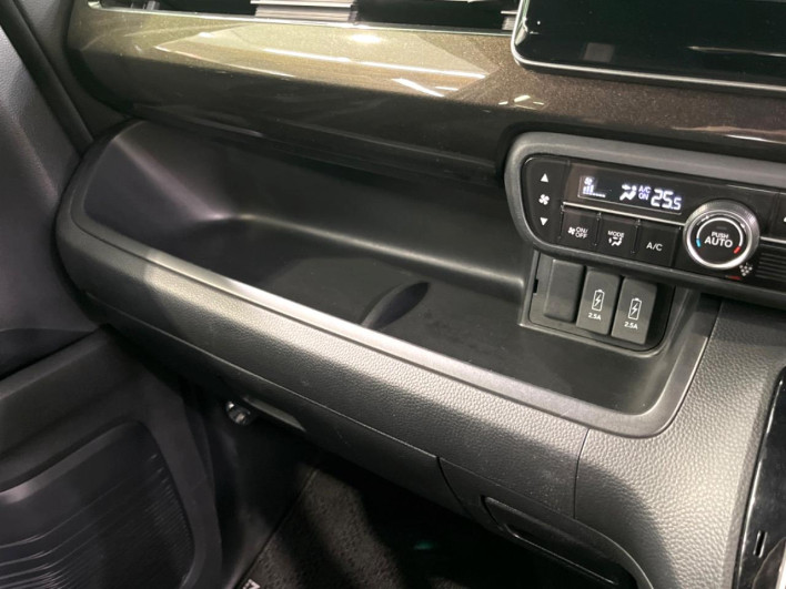 2018 Honda N-BOX CUSTOM DBA-JF3 (UW-69f1f70bd7f95)[18]