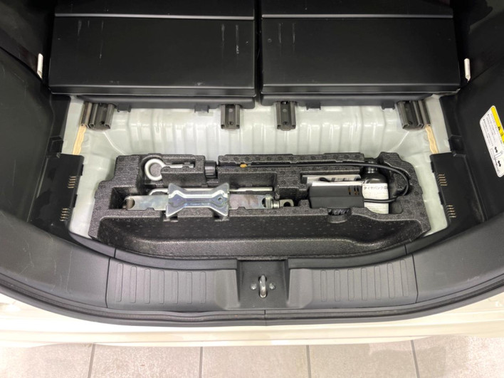 2018 Honda N-BOX CUSTOM DBA-JF3 (UW-69f1f70bd7f95)[14]