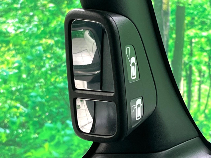 2018 Honda N-BOX CUSTOM DBA-JF3 (UW-69f1f70bd7f95)[23]