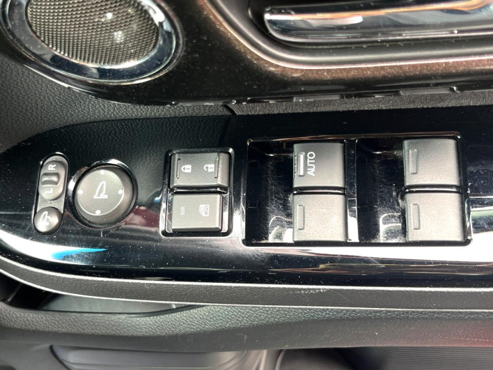 2019 Honda N-BOX CUSTOM DBA-JF3 (UW-69f1f70e20c3f)[23]