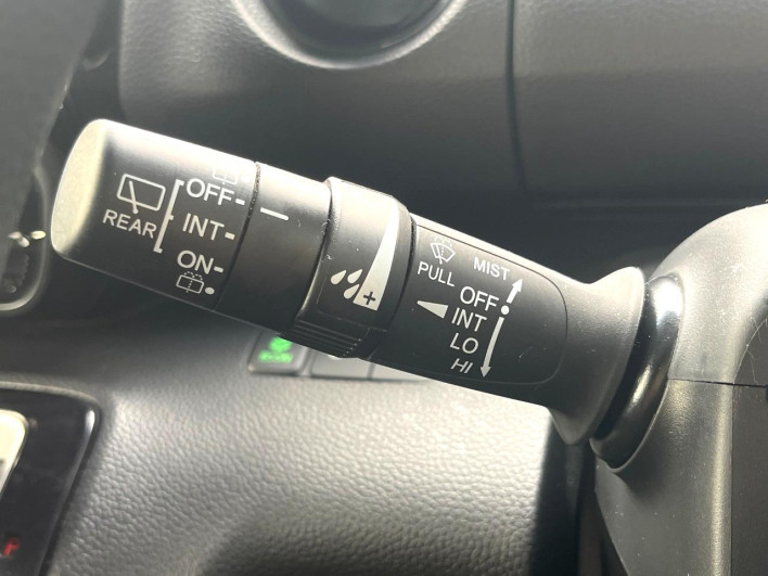 2019 Honda N-BOX CUSTOM DBA-JF3 (UW-69f1f70e20c3f)[16]