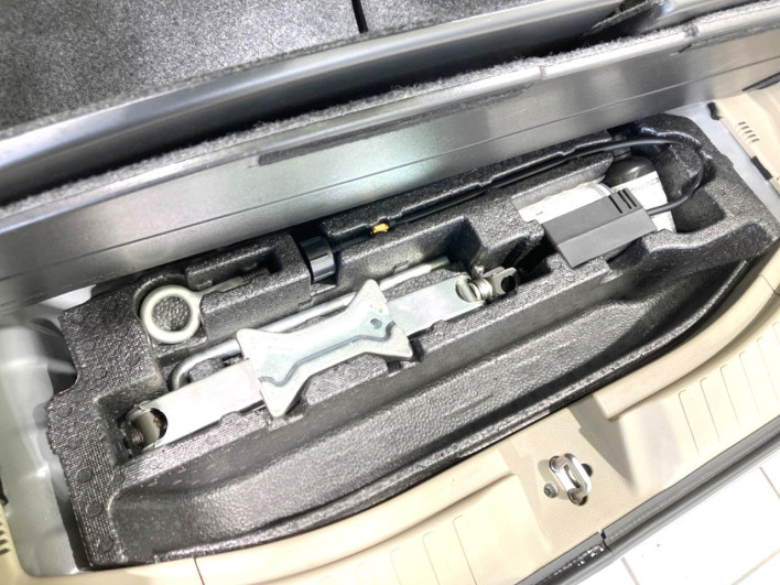 2018 Honda N-BOX DBA-JF3 (UW-69f1f7116e39b)[27]