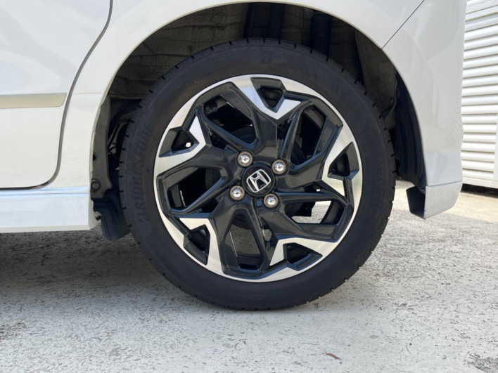 2018 Honda N-BOX CUSTOM DBA-JF3 (UW-69f1f711e028f)[7]