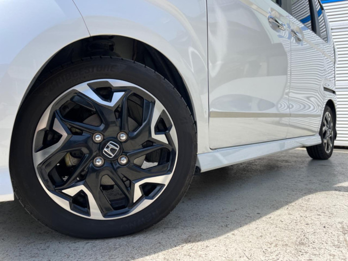 2018 Honda N-BOX CUSTOM DBA-JF3 (UW-69f1f711e028f)[4]