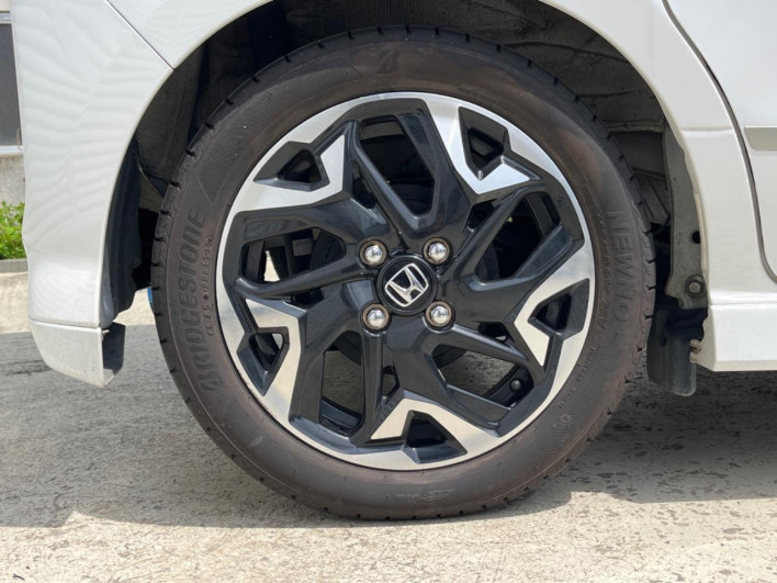 2018 Honda N-BOX CUSTOM DBA-JF3 (UW-69f1f711e028f)[8]