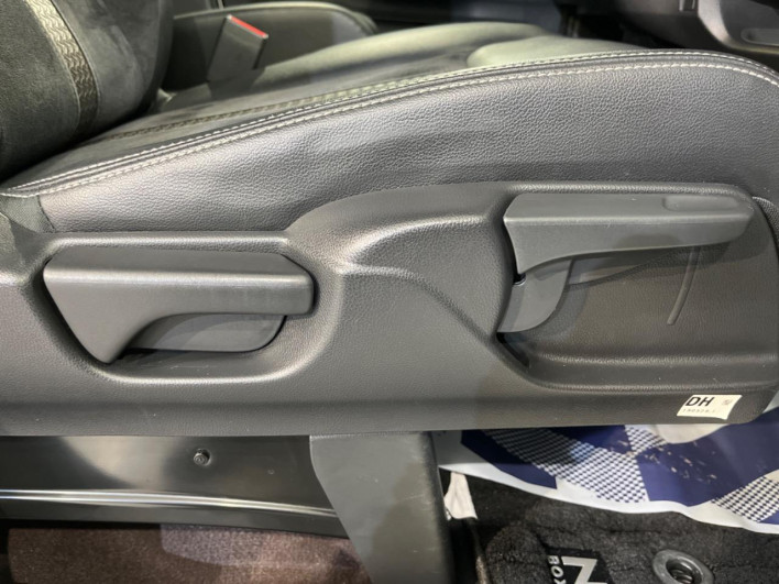 2019 Honda N-BOX CUSTOM DBA-JF3 (UW-69f1f7124f0e4)[27]