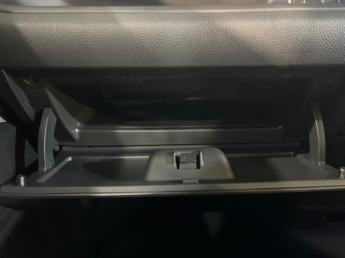 2019 Honda N-BOX CUSTOM DBA-JF3 (UW-69f1f7124f0e4)[28]