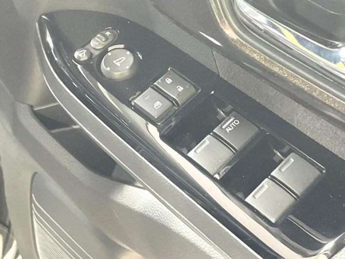 2019 Honda N-BOX CUSTOM DBA-JF3 (UW-69f1f712c0797)[12]