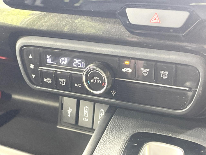 2019 Honda N-BOX CUSTOM DBA-JF3 (UW-69f1f712c0797)[24]