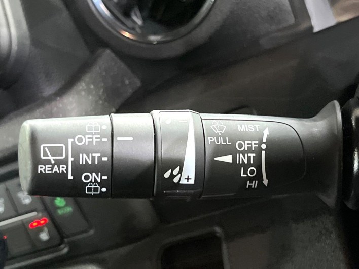 2024 Honda N-BOX CUSTOM 6BA-JF5 (UW-69f1f7219ae61)[26]