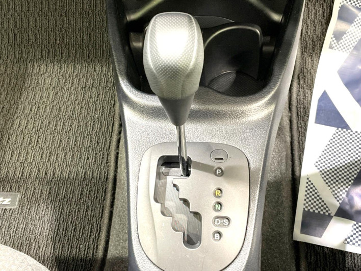 2018 Toyota Vitz DBA-KSP130 (UW-69f1f7353989d)[10]