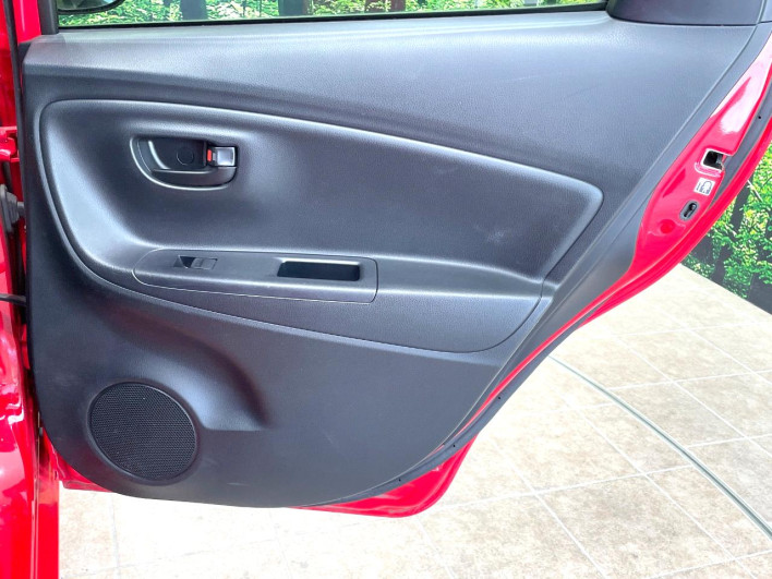 2018 Toyota Vitz DBA-KSP130 (UW-69f1f7353989d)[6]
